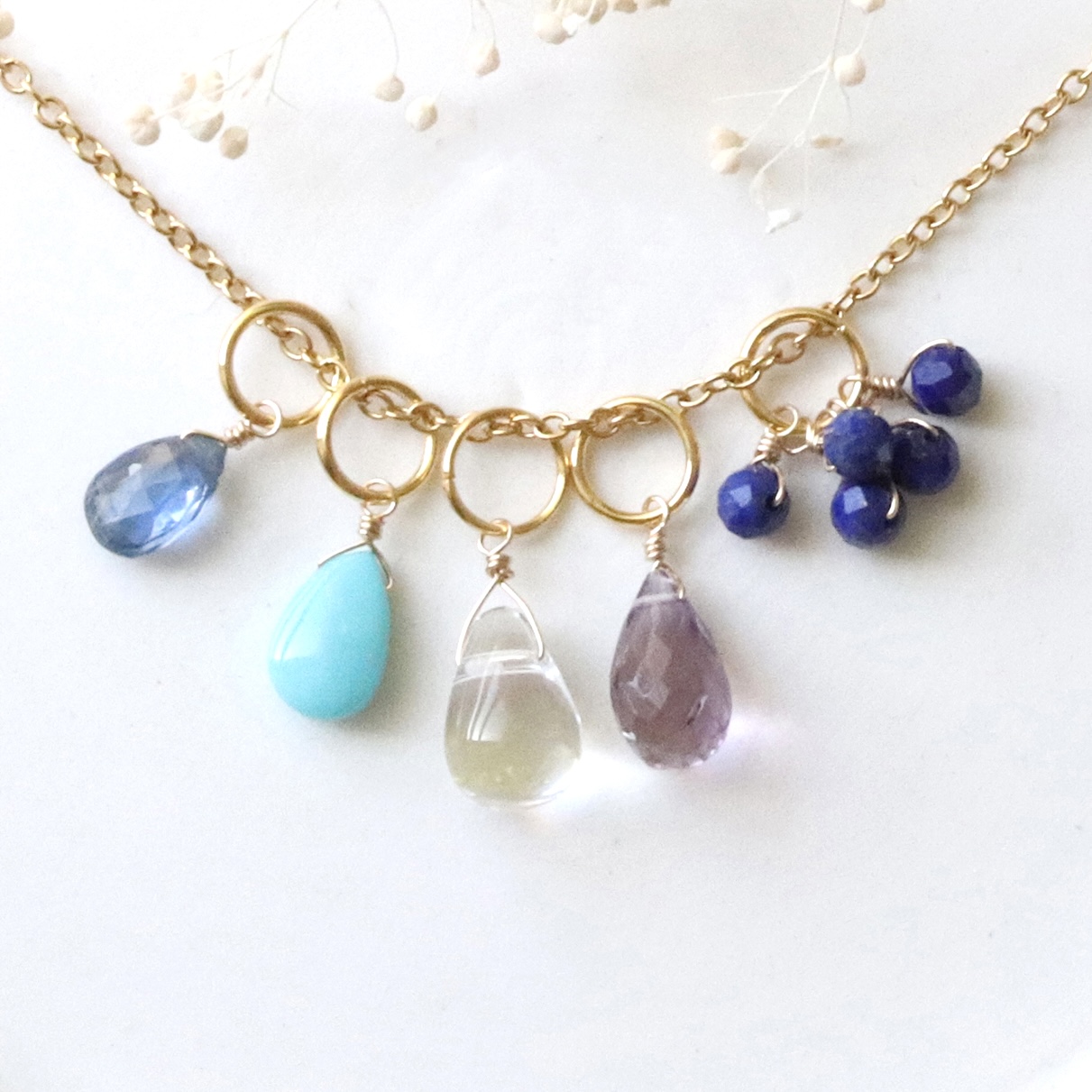 「Aqua Blue」5つの天然石チャーム 着せ替えネックレス｜サージカルステンレス